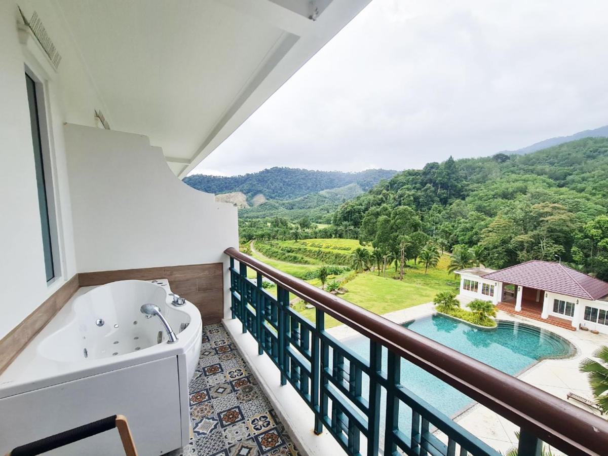 Katathong Golf Resort & Spa Пхангнга Экстерьер фото